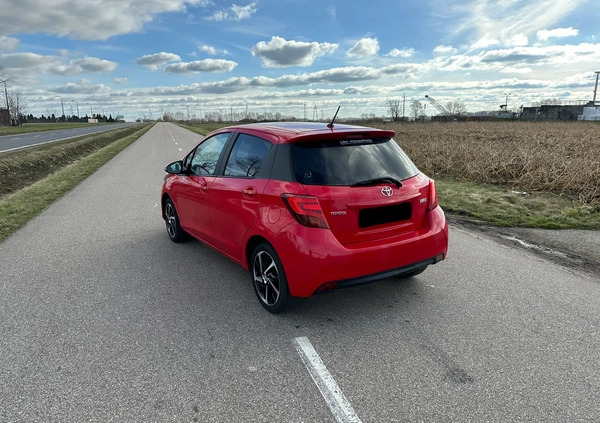 Toyota Yaris cena 42000 przebieg: 118183, rok produkcji 2015 z Żuromin małe 137